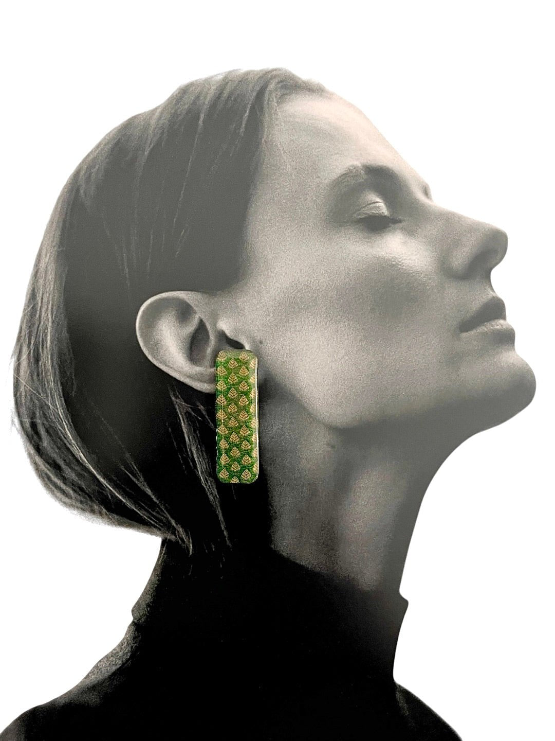 Emerald Butti Bar Studs - SHIVAANI VAISHNAVI